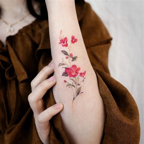 tatuajes de flores en los gluteos|25 Hermosos Tatuajes de Flores para Mujeres